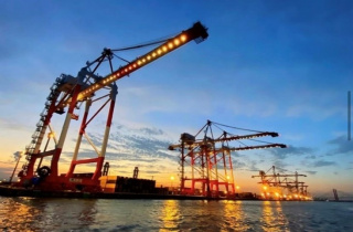 ２月２３日は「工場夜景の日」です　